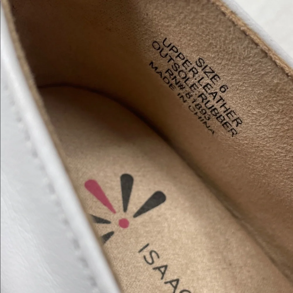 NEW! Isaac Mizrahi White Leather Espadrille Loafers with Bow. 6.